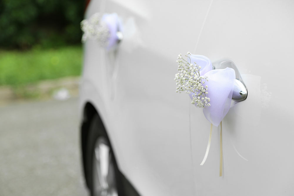 Mariage : avec quoi décorer votre voiture ?